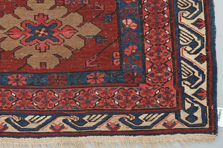 SEMI-ANTIQUE EAST CAUCASIAN SOUMAK.