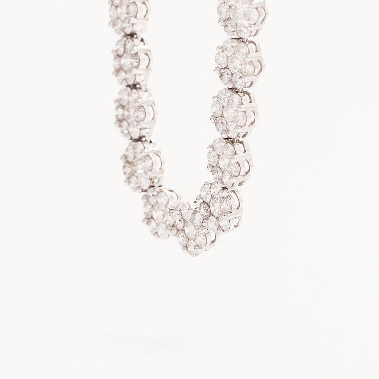 Collier, 18K vitguld, diamanter totalt ca 17.62 ct enligt gravyr. Utländska stämplar.
