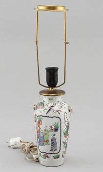BORDSLAMPA, porslin, Kina, 1900-tal.