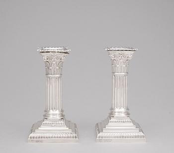 LJUSSTAKAR, ett par, silver, London, England 1896.