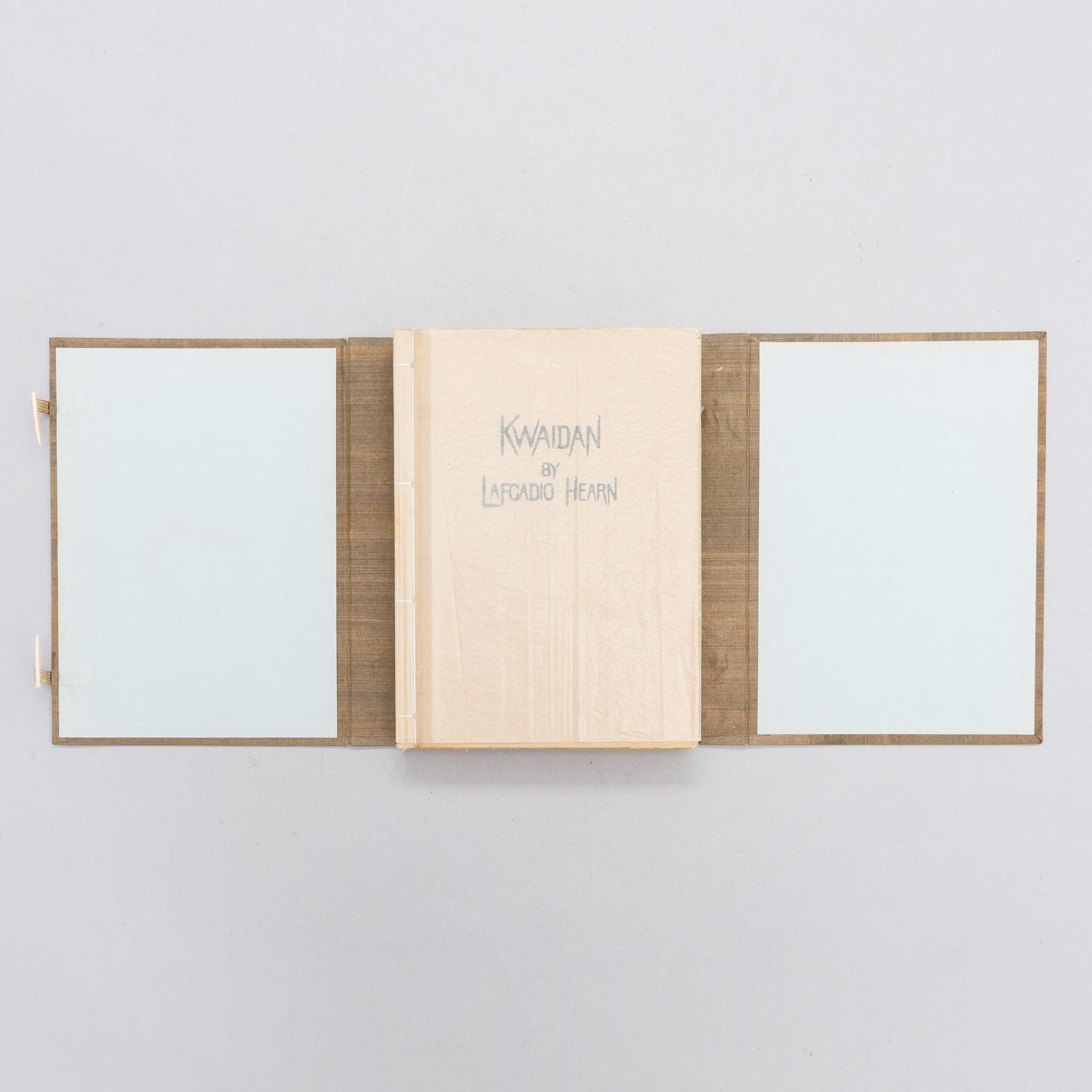 Bok, "Kwaidan", av Lafcadio Hearn, illustrerad och signerad av Yasumasa Fujita. Första upplagan, Japan, 1932.