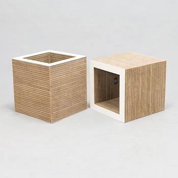 Frank Gehry, "Cube", 2 kpl, Easy Edge -sarja, Vitra. Sarja muotoiltu 1972.