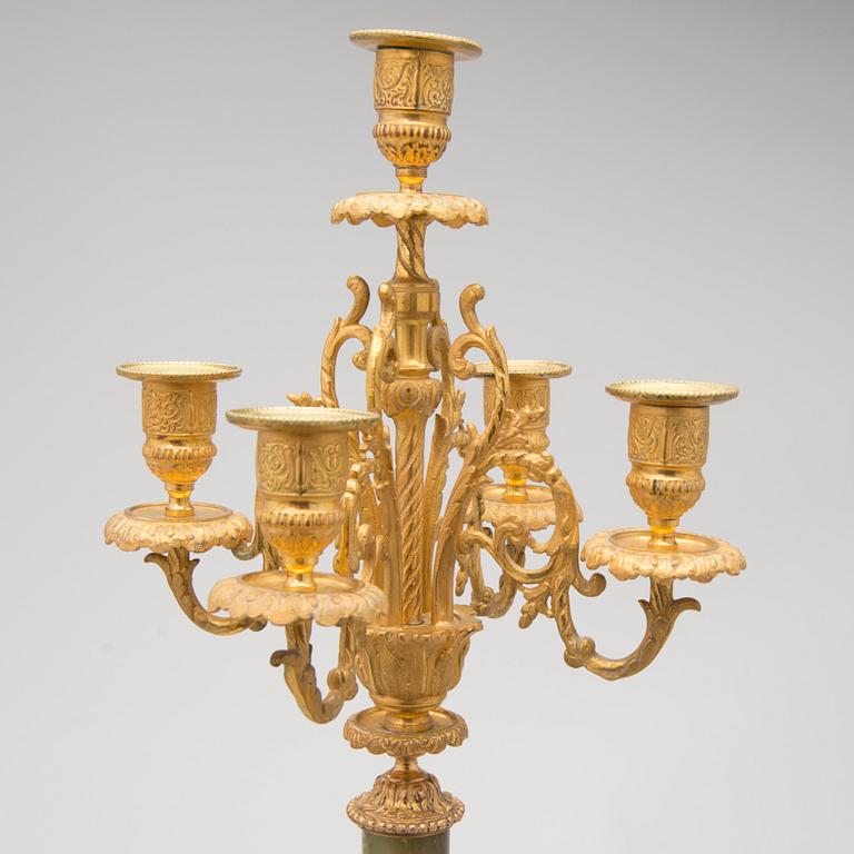 KANDELABER, alabaster och förgylld mässing, 1900-talets mitt.