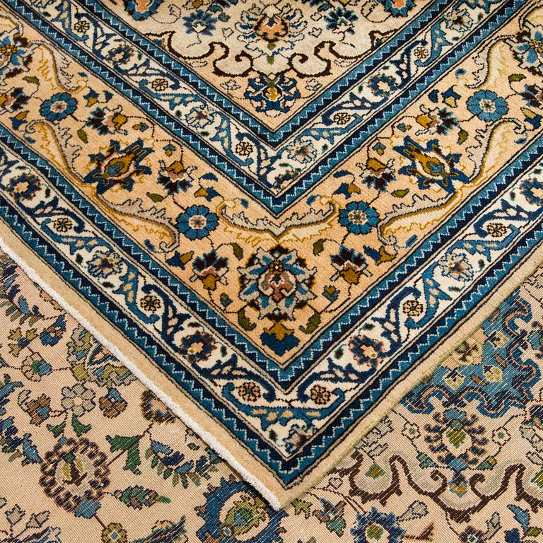 Matto, Keshan, signeerattu, n. 338 X 245 cm.