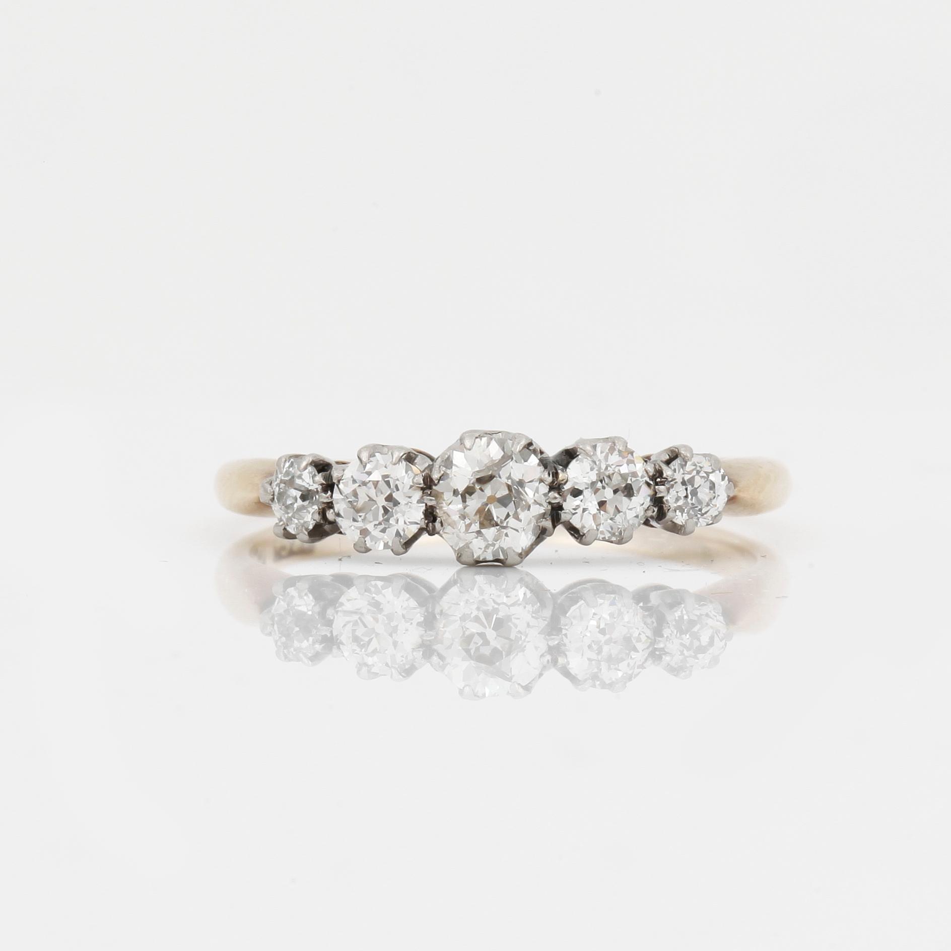 RING, 18K guld med 5 st gammalslipade diamanter, tot. ca 0.60 ct. Vikt ca 3,1 gram.