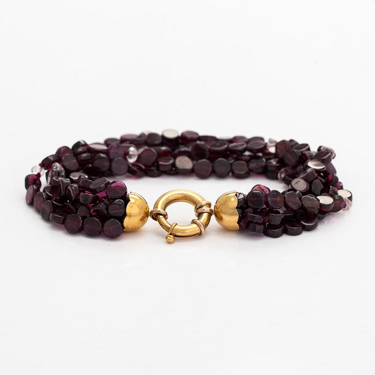 Rannekoru, 18K kultaa ja granaatteja.