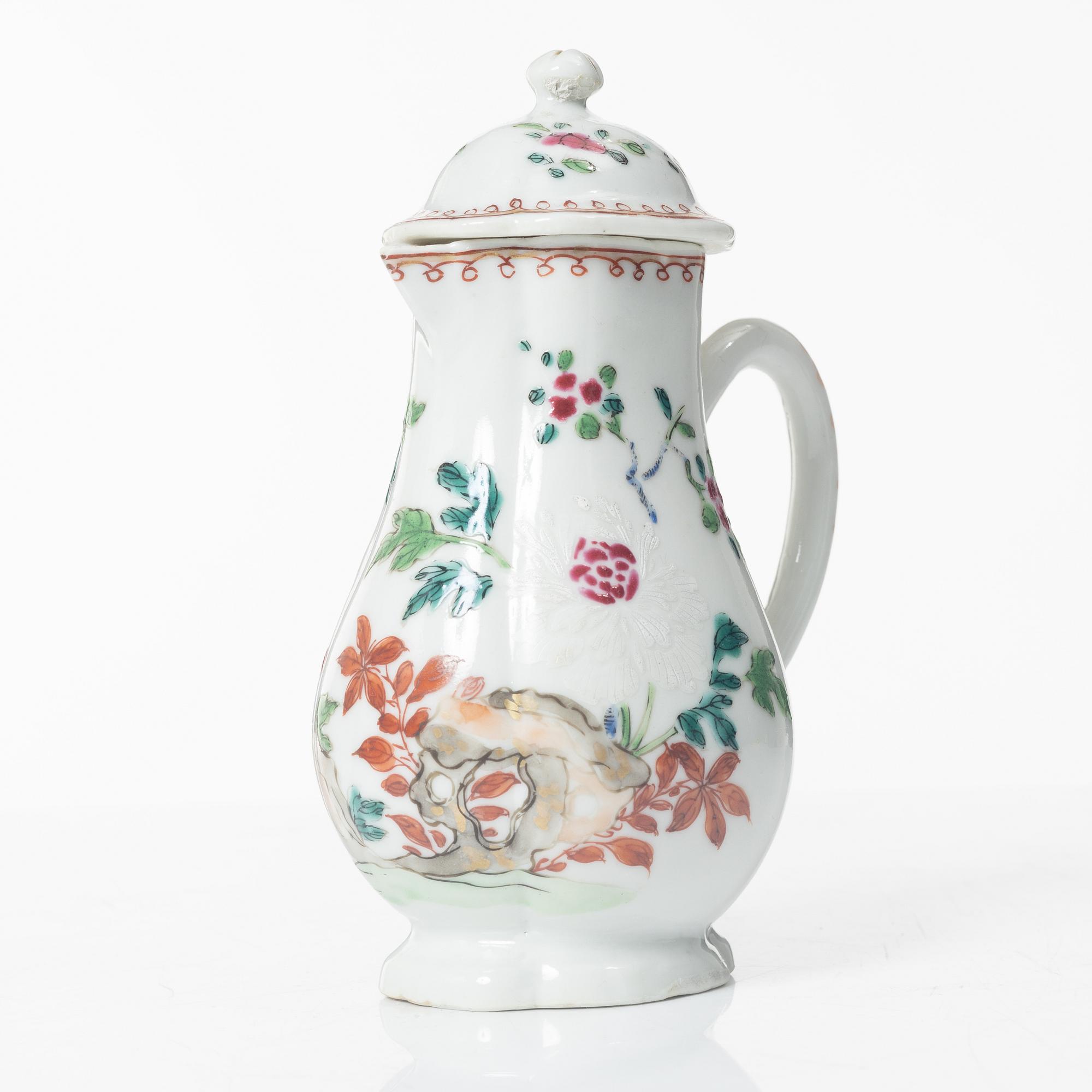 A Chinese famille rose ewer, a a cup with cover, a cup with saucer, a box and a censer, Qing dynasty, 18th and 19th cent.