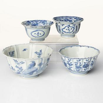 A group of four blue and white bowls, 17/18th century.
