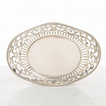 Brödkorgar, 2 st, samt servettringar, 3 st, silver, 1800-1900-tal.