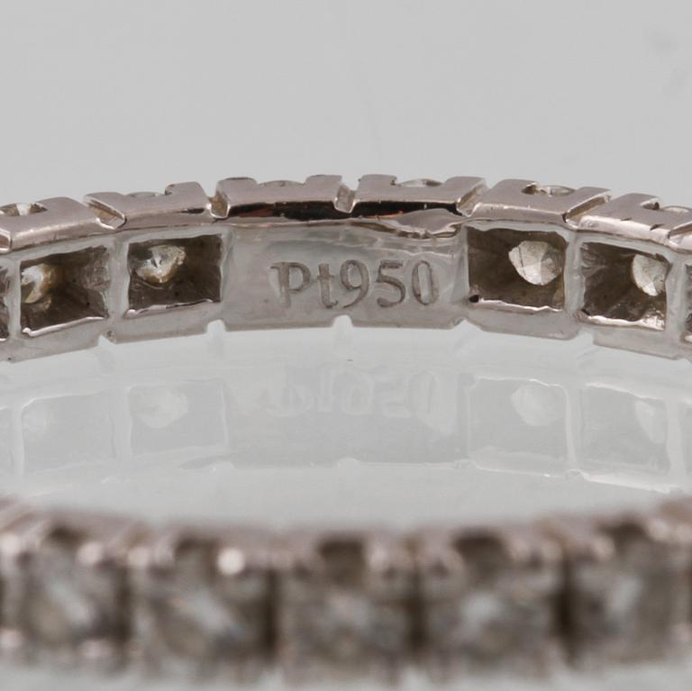 RING, platina med briljantslipade diamanter ca 2.00 ct. Vikt 4,0 gram.
