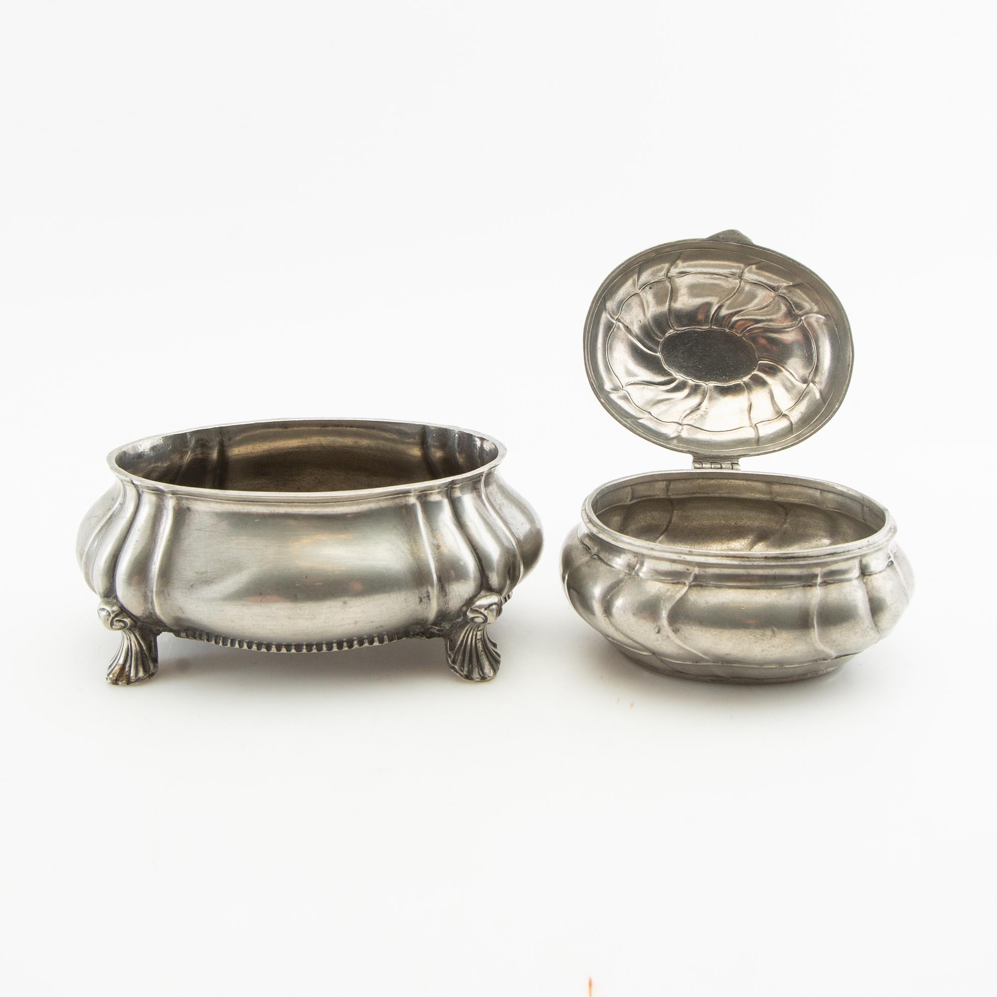 Sockerskålar 2 st Rokoko-stil tenn 1900-talets första hälft.