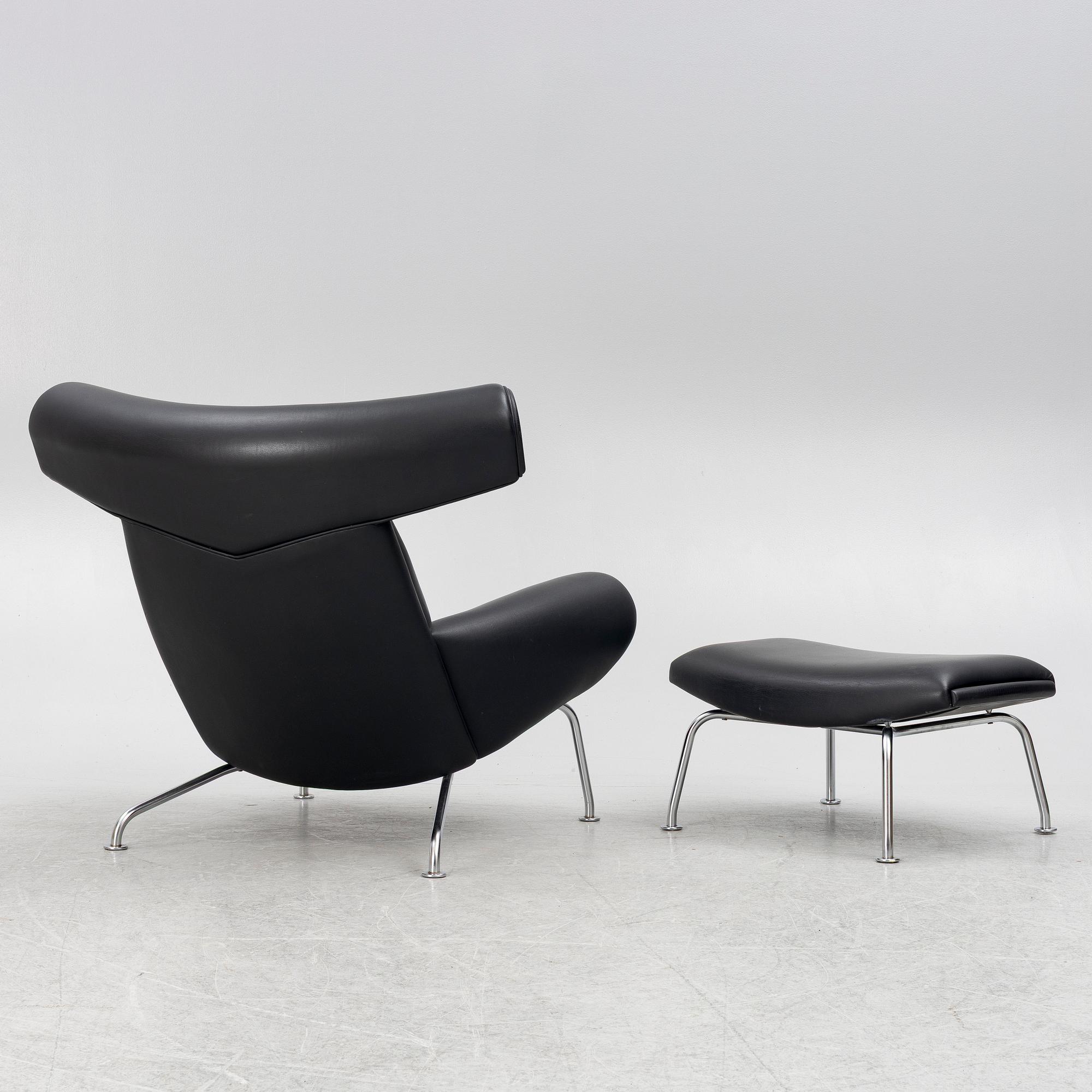 Hans J. Wegner, fåtölj med fotpall, "Ox Chair", EJ-100, Erik Jørgensen Møbelfabrik A/S, Svendborg, Danmark.