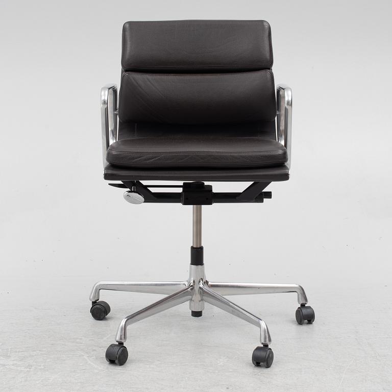 Charles & Ray Eames, office chair, "Soft Pad Chair EA217", Vitra.