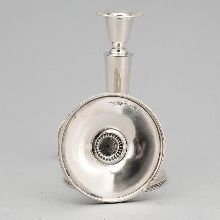 LJUSSTAKAR, ett par. Silver. CG Råström, Stockholm 1959. Vikt ca 420 g tot.