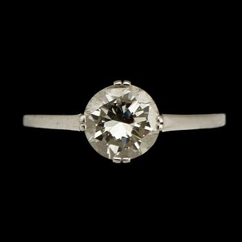 RING, 18k vitguld med äldre briljantslipad diamant, 1.33 ct, 1946. Vikt 2 g.