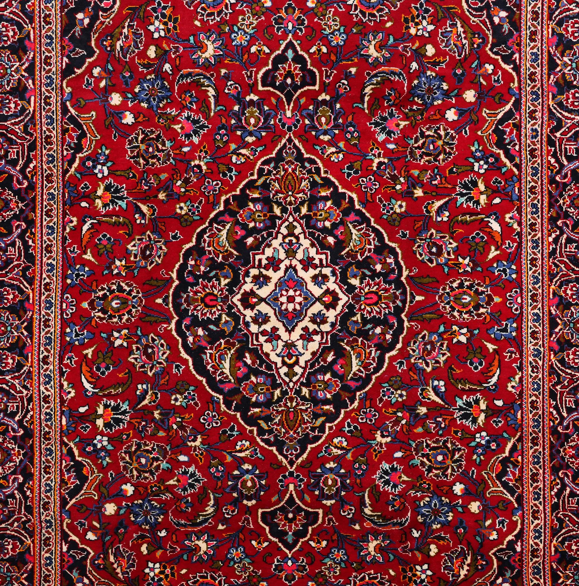 A CARPET, Kashan, ca 318 x 200 cm.