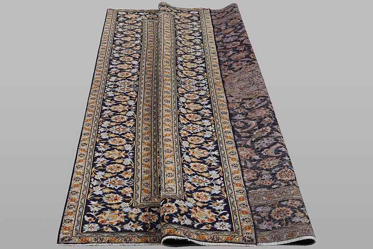 A carpet, Kashan, ca 348 x 237 cm.