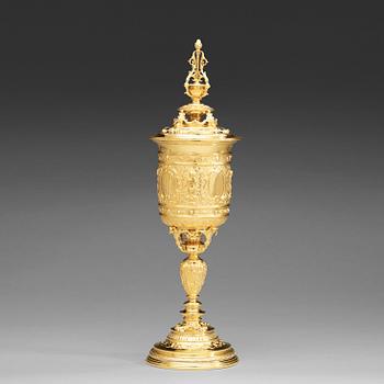 942. An English early 20th century silver-gilt cup and cover, mark of Goldsmith & Silversmith Co., London 1909.