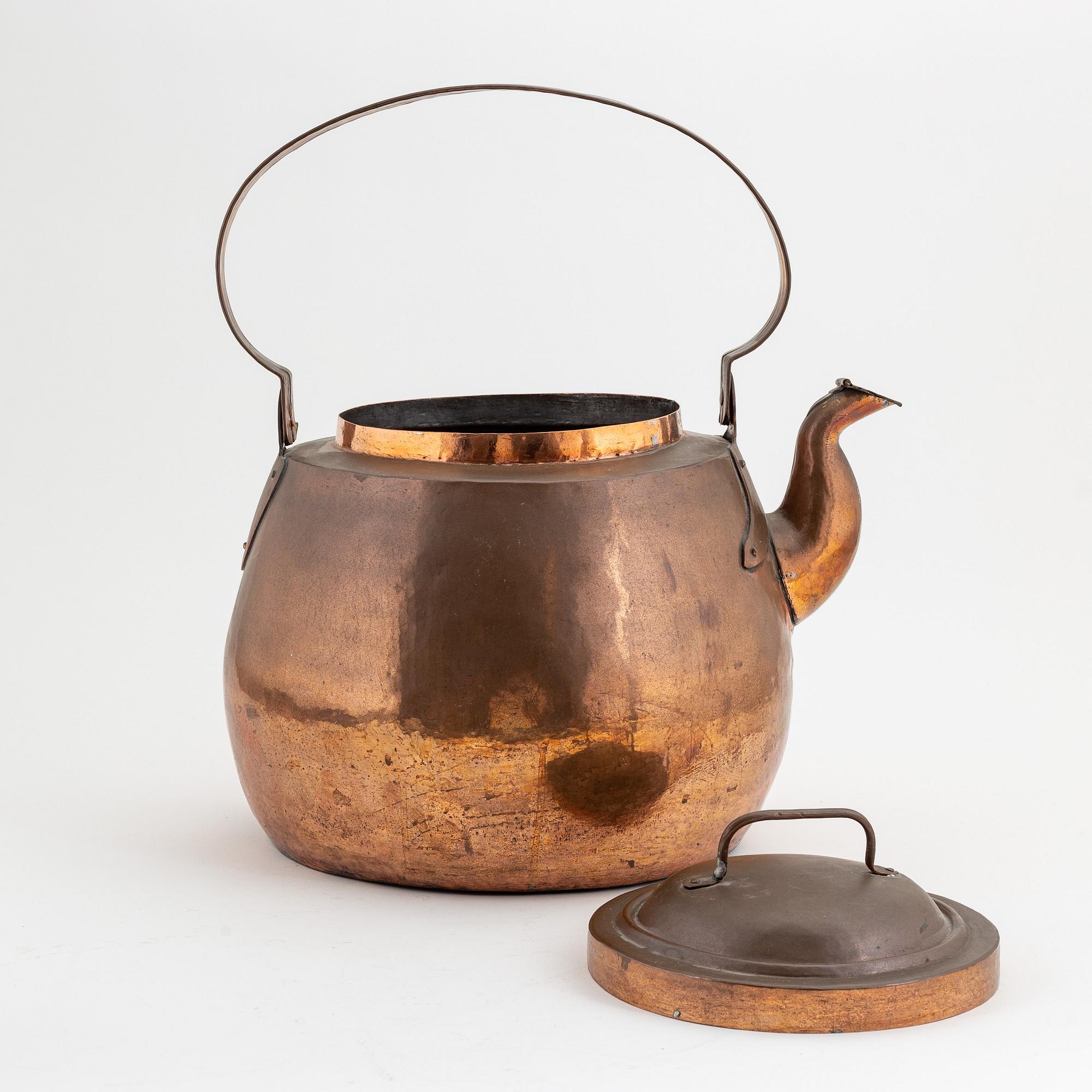 A large copper coffee pot, 19th Century.