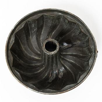A Sweidhs copper cake mould, 18th / early 19th century.