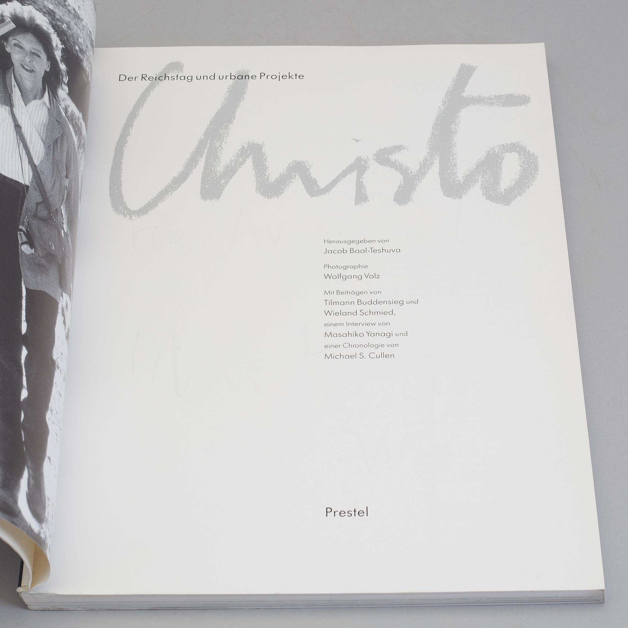 CHRISTO & JEANNE-CLAUDE, book, "Der Reichstag und urbane Projekte, signed.