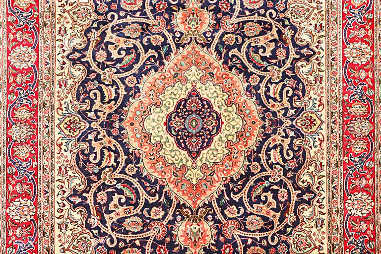 A Tabriz carpet, c. 345 x 255 cm.