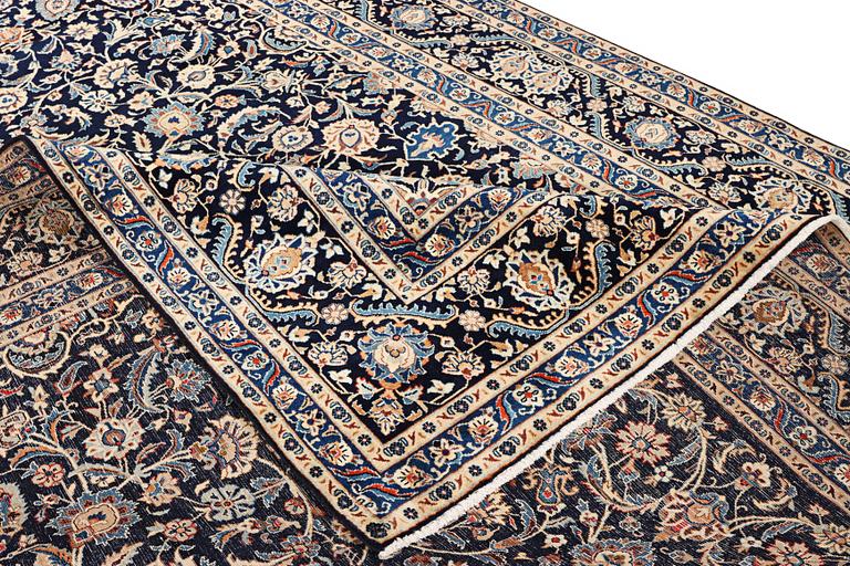A Kashan carpet, c. 392 x 290 cm.