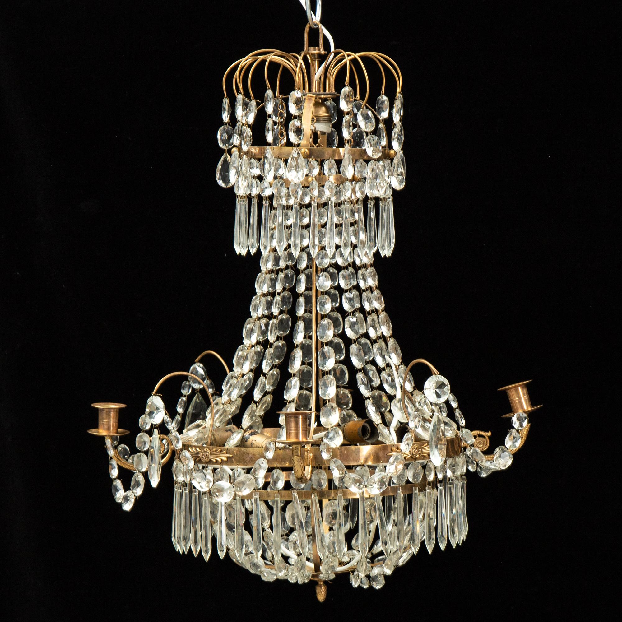 A 20th century gustavian style chandelier.