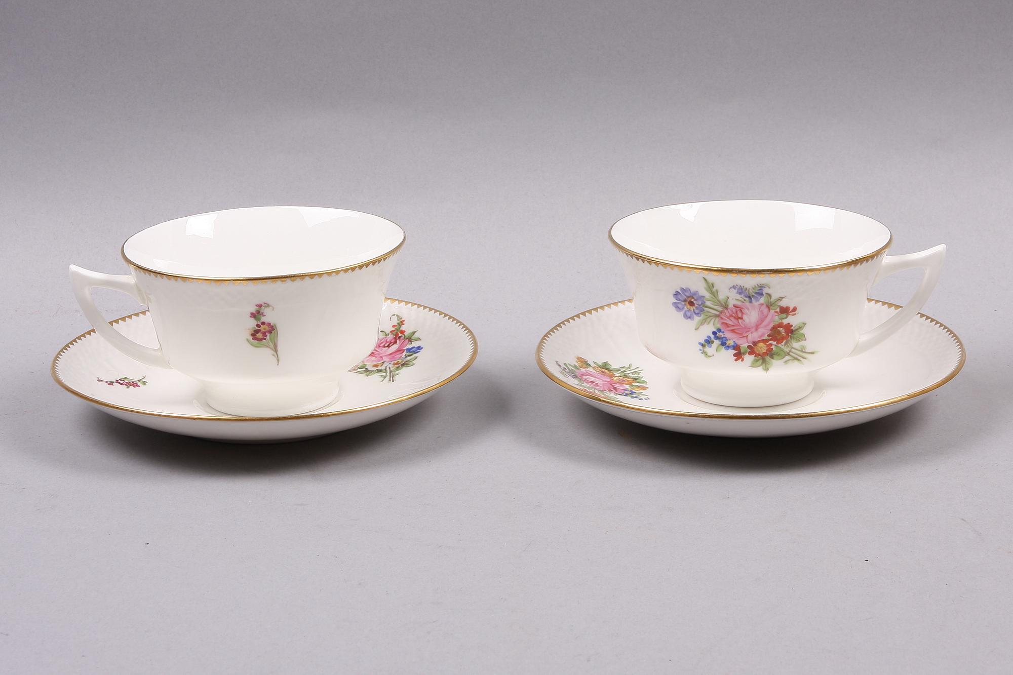 TEKOPPAR, 11 st, porslin, rokokostil, Gustavsberg. 1900-talets första hälft.