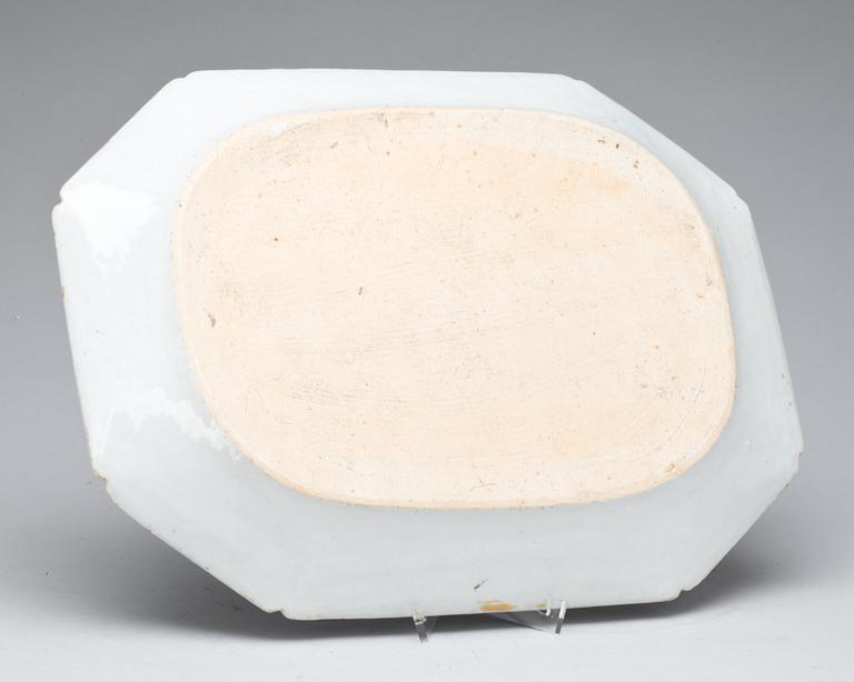 STEKFAT, porslin, Kina, Qianlong (1736-95).