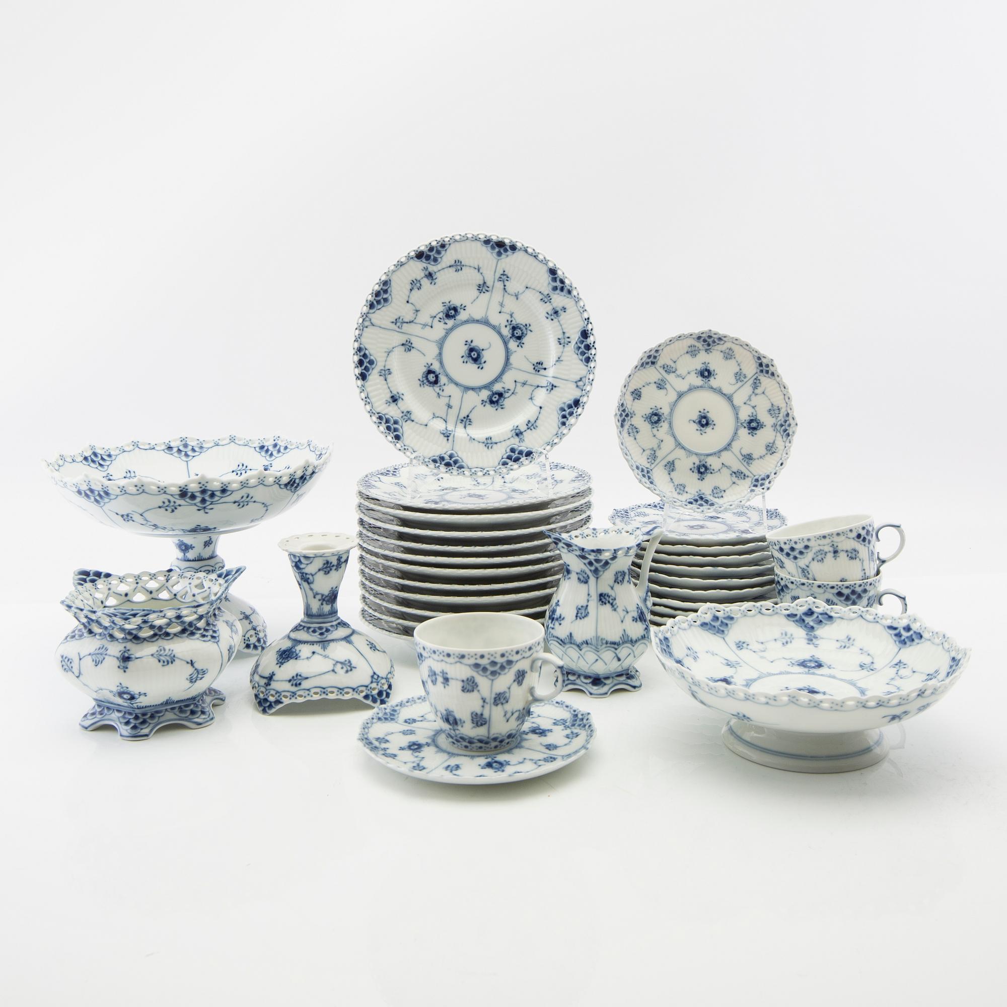 Servis 29 dlr, Musselmalet hel och halvblonde   Royal Copenhagen porslin 1900-talets andra hälft.