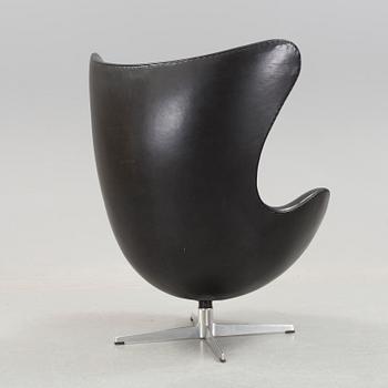 ARNE JACOBSEN, fåtölj, "Ägget", Fritz Hansen, Danmark, 1960-tal.