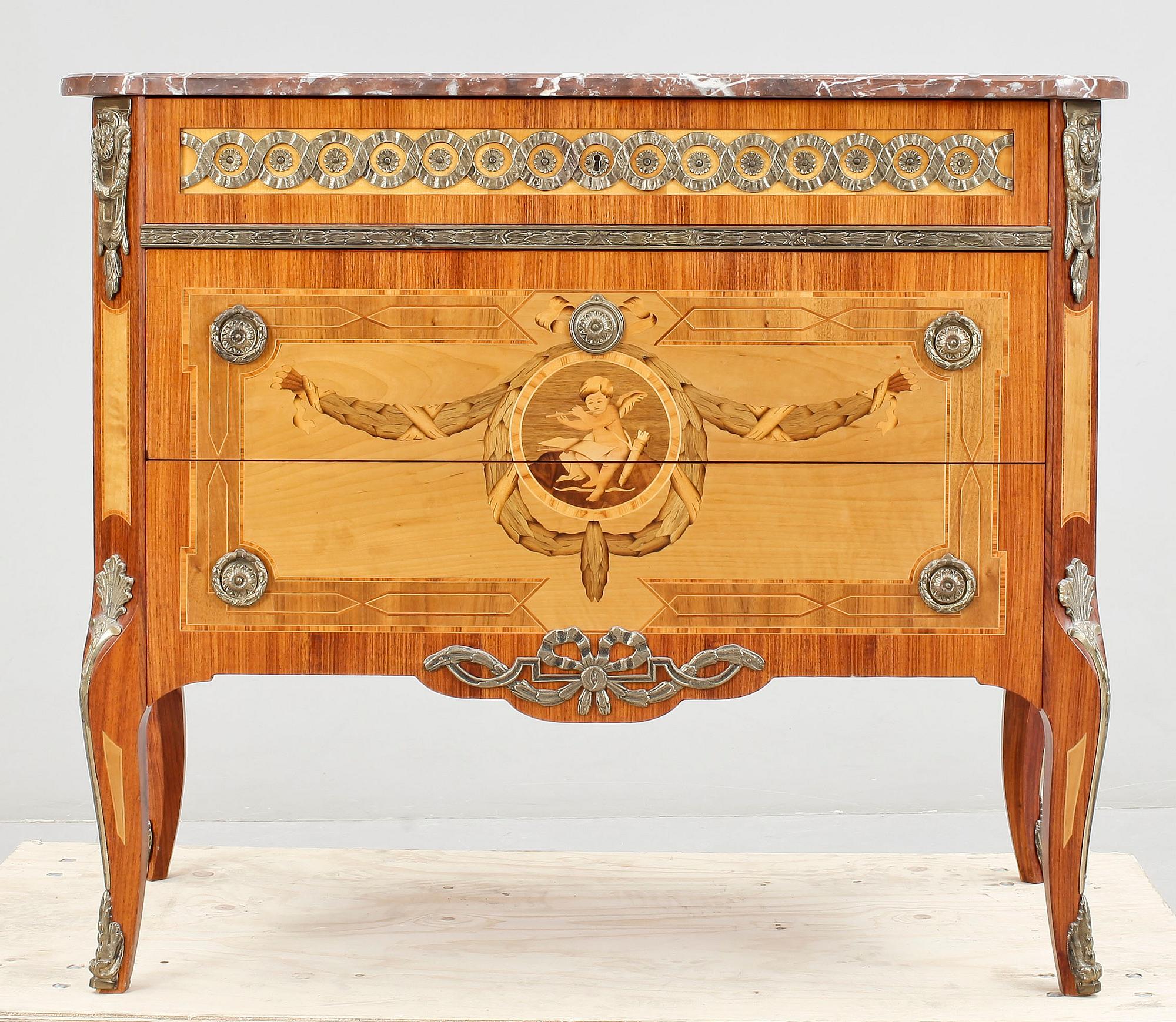 BYRÅ, gustaviansk stil, omkring 1900-talets mitt.