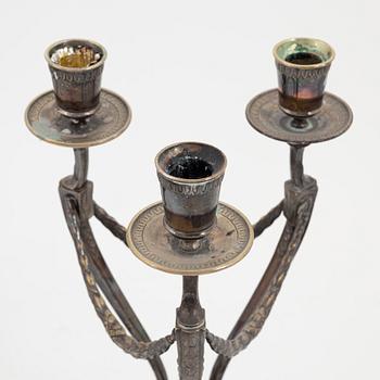 Kandelabrar, ett par, nysilver, sengustaviansk stil, omkring år 1900.