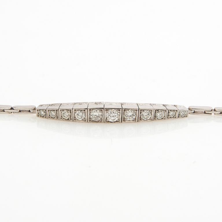 Armband, 18k vitguld med briljantslipade diamanter.