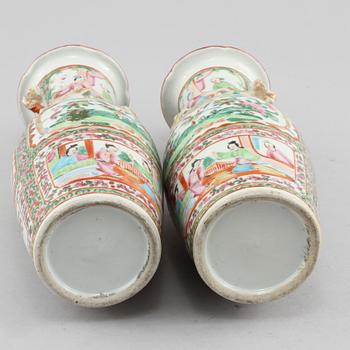 VASER, ett par, porslin, Kanton, Kina, 1800-tal.