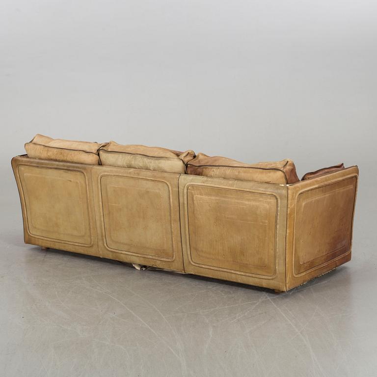 A ROCHE BOBOIS LEATHER SOFA, 1960/70's.