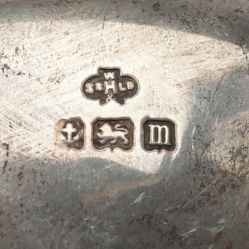 FAT, 2 ST, silver, Stockholm 1825 resp. Birmingham 1911. Vikt 65,3 g.