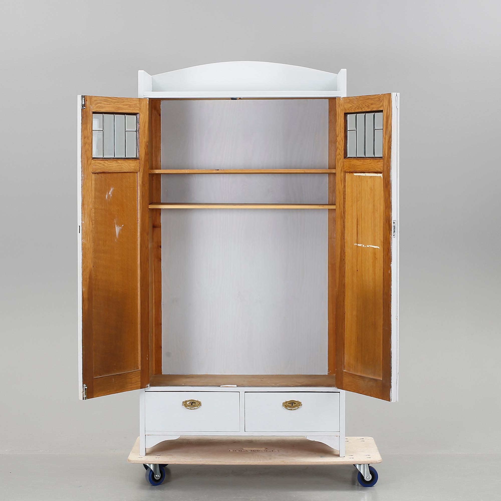 KLÄDSKÅP, 1900-talets början.