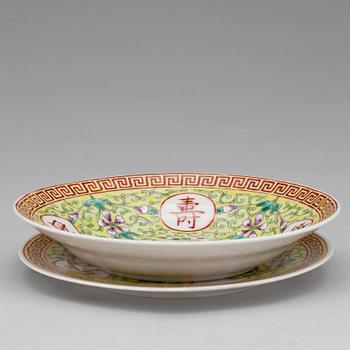 TALLRIK MED FAT, porslin, Kina, sen Qing.