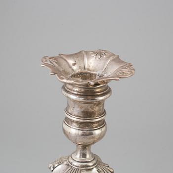 A matched pair of English 18th century silver candlesticks, mark of Paul de Lamerie and David Willaume, London 1748.