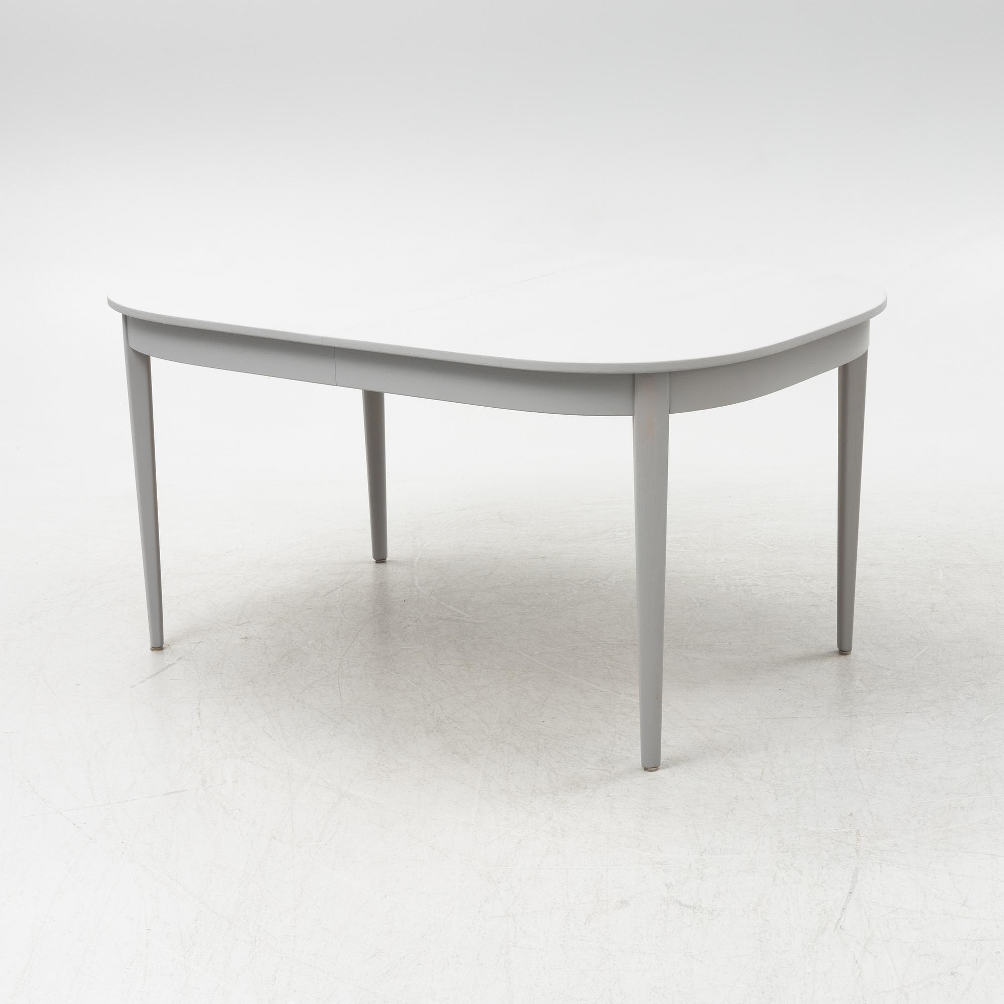 A Gustavian style dining table with twelve chairs, late 20th century.