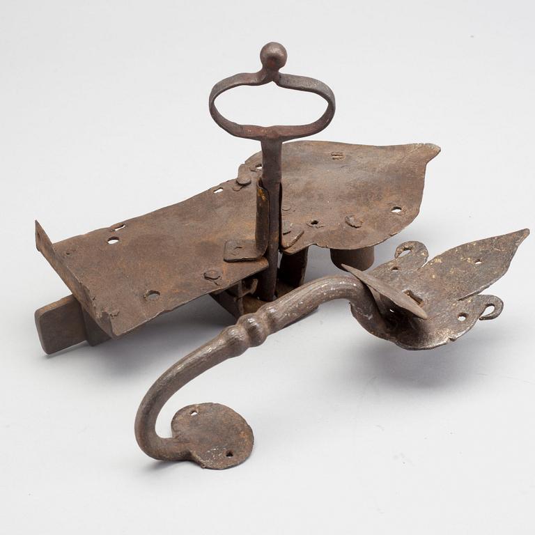 A 18/19th century lock and handle.