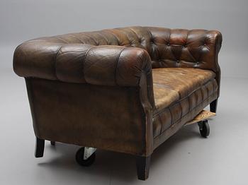 SOFFA, Chesterfieldmodell. 1900-tal.