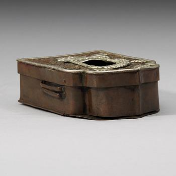 LITET RESEALTARE, kopparlegering med försilvrade detaljer. Tibet, 1800-tal.