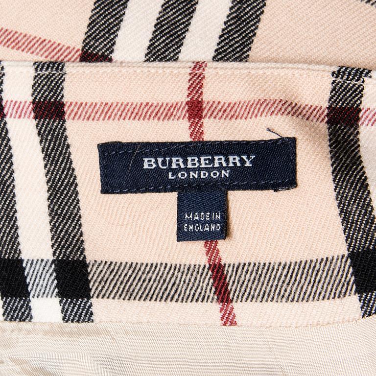 KJOL, Burberry.