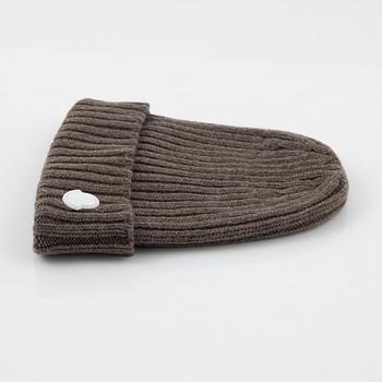 Moncler, a cashmere hat "Berretto Tricot".