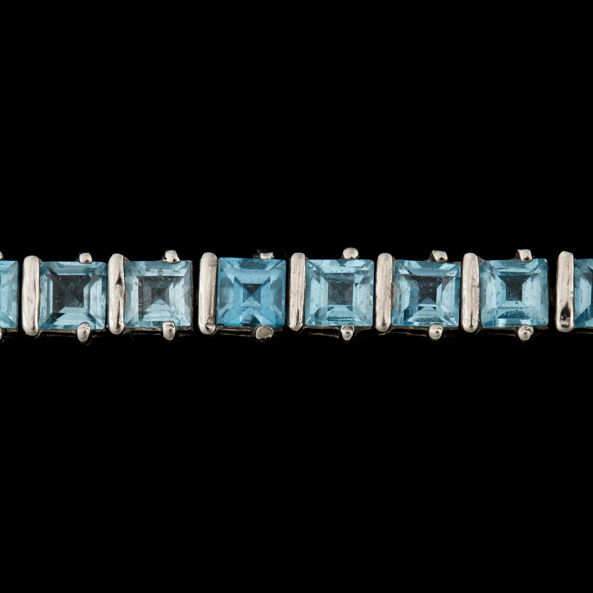 ARMBAND, silver samt 31 prinsesslipade topaser. Vikt ca 18,9 gram.