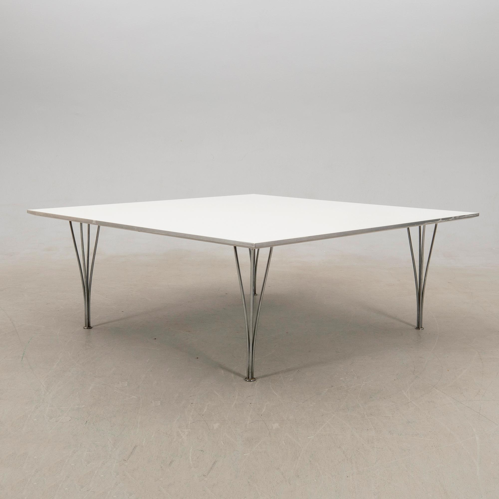 Bruno Mathsson/Piet Hein table/coffee table "Superellipse" for Fritz Hansen late 20th century.