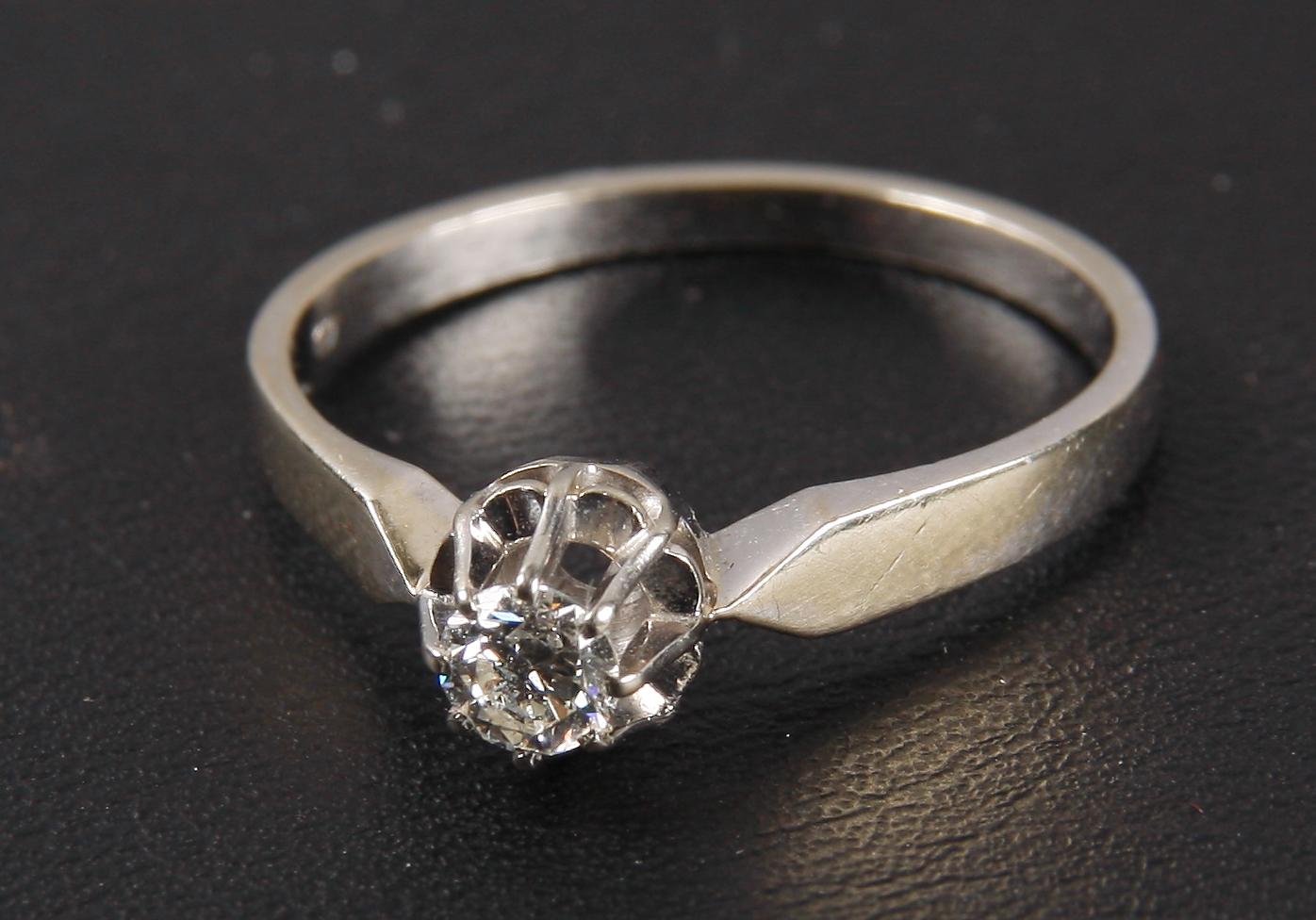 RING, 18 K vitguld och diamant 0.2 ct enl gravyr. Ca 2 g.
